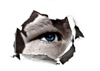 دار الإفتاء: نشر الفضائح الأخلاقية على مواقع التواصل الاجتماعي عَمَلٌ مُحرّم شرعًا ومُجَرَّم قانونًا