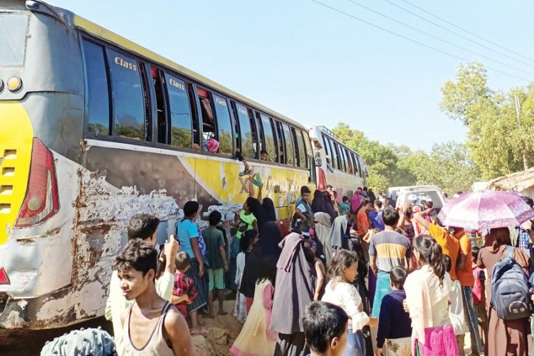 بنجلاديش: نقل مهاجرين قسرا إلى جزيرة غير مأهولة تضربها الأعاصير 1 بنجلاديش: نقل مهاجرين قسرا إلى جزيرة غير مأهولة تضربها الأعاصير