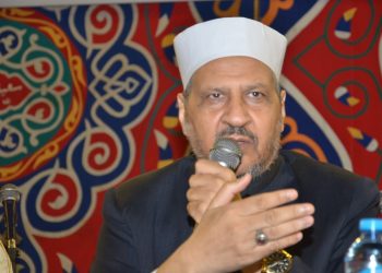 ما حكم الوضوء مع وجود طلاء الأظافر أو المكياج؟