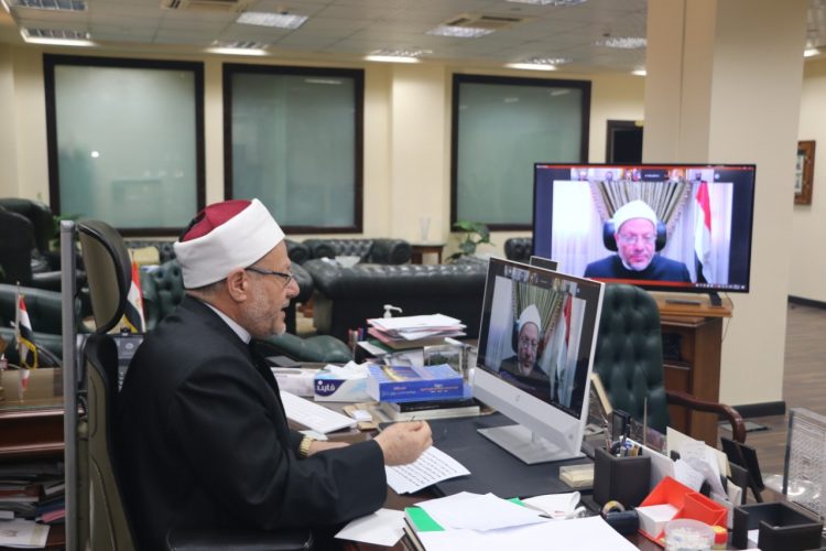 مفتي الجمهورية: للخروج من أزمة جائحة "كورونا" لا بد أن نتكاتفَ جميعًا 1 مفتي الجمهورية: للخروج من أزمة جائحة “كورونا” لا بد أن نتكاتفَ جميعًا