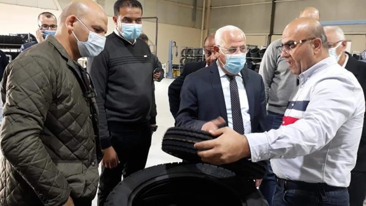 محافظ بورسعيد يتفقد خطوط الإنتاج الجديدة بمصنع بيراميدز لإنتاج إطارات السيارات