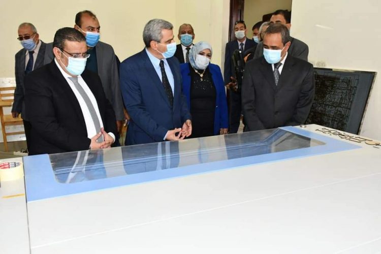 محافظ الإسماعيلية يتفقد وسائل التعليم الحديثة بكليتي الهندسة والآداب جامعة قناة السويس 1 محافظ الإسماعيلية يتفقد وسائل التعليم الحديثة بكليتي الهندسة والآداب جامعة قناة السويس