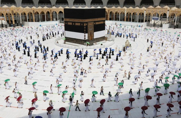 الإفتاء: مَنْ تأكَدت إصابته بـ “كورونا”يَحْرُم عليه شرعًا حضور صلاة الجمعة في المسجد