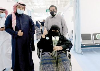 السعودية تبدأ حملة التطعيم للقاح فيروس كورونا
