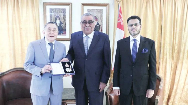 سلطنة عمان: هيثم بن طارق يمنح وسام النعمان لقنصل السلطنة الفخري في الفلبين 1 سلطنة عمان: هيثم بن طارق يمنح وسام النعمان لقنصل السلطنة الفخري في الفلبين