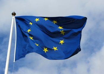 نشر حملات التطعيم ضد وباء كورونا في دول الاتحاد الأوروبي