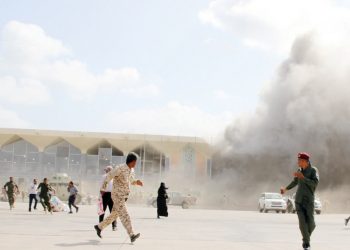 26 قتيلاً في انفجارات بمطار عدن مع وصول الحكومة اليمنية الجديدة