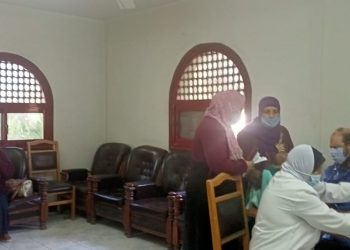 توقيع الكشف الطبي على ٨٠٠ مواطن بقافلة طبية بكفرالزيات