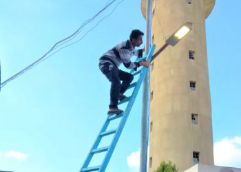 محافظة الغربية تستكمل أعمال الصيانة لكشافات الإنارة