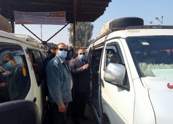 محافظ أسيوط يشدد على تطبيق الإجراءات الاحترازية وإرتداء الكمامات بوسائل النقل