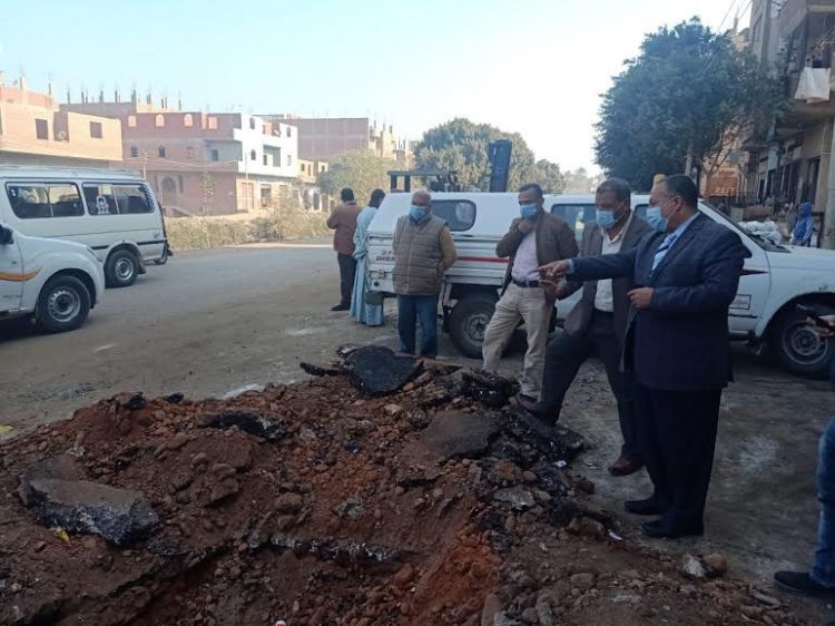 محافظ أسيوط يوجه بسرعة اصلاح هبوط أرضي بطريق مير - الدير بالقوصية 1 محافظ أسيوط يوجه بسرعة اصلاح هبوط أرضي بطريق مير – الدير بالقوصية