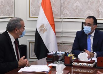 مدبولي يلتقي وزير التموين للاطمئنان على توافر السلع الإستراتيجية ومصيلحي يؤكد احتياطي القمح يكفي لـ 5 أشهر