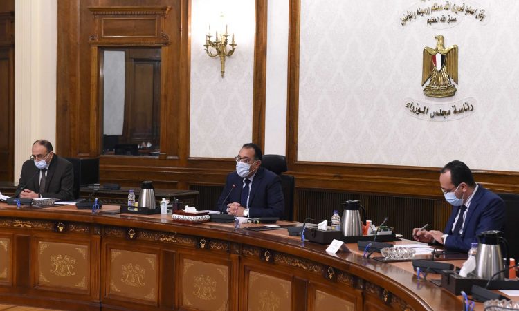 مدبولي: يجب أن نعمل معاً لمضاعفة الإنتاج لتأمين توفير الأكسجين لأي مستشفى عام أو خاص 1 مدبولي: يجب أن نعمل معاً لمضاعفة الإنتاج لتأمين توفير الأكسجين لأي مستشفى عام أو خاص