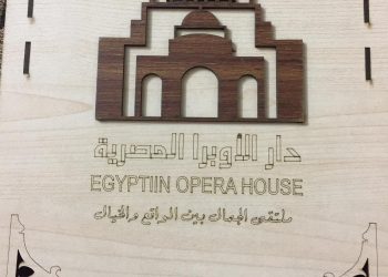مائة فنان وفنانة فى ملتقى الجمال بين الواقع والخيال بدار الاوبرا بالقاهرة