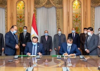 وزير الإنتاج الحربي يشهد توقيع بروتوكول تعاون مع الهيئة العامة للرعاية الصحية