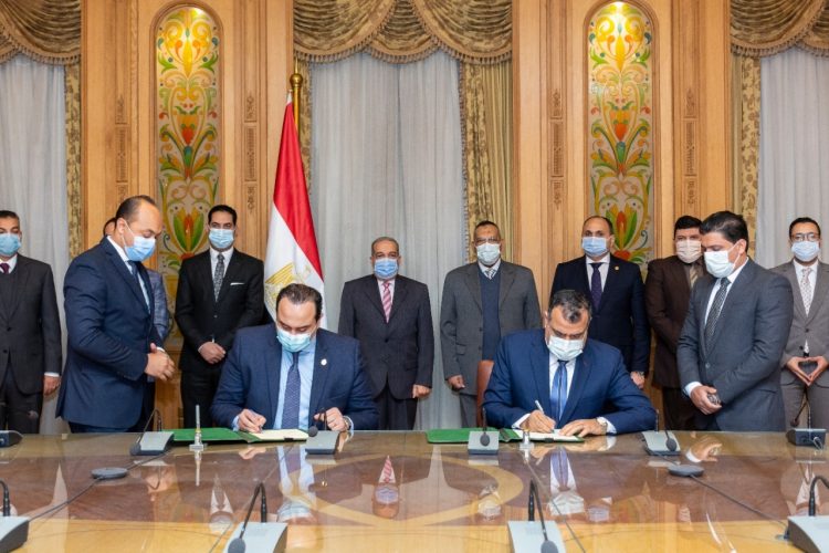 وزير الإنتاج الحربي يشهد توقيع بروتوكول تعاون مع الهيئة العامة للرعاية الصحية