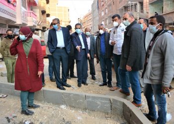 محافظ الغربية يتفقد أعمال الرصف والتطوير بالمحلة الكبرى ويوجه بإعادة تنظيم الأرصفة بقرية أبو علي