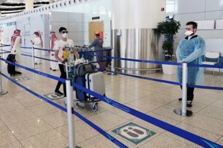 السعودية: إنهاء حظر الدخول مع توفير إجراءات مكافحة كورونا