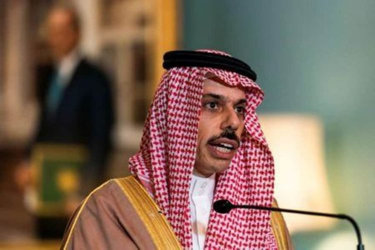 وزير خارجية السعودية يجري محادثات مع نظيره الكويتي