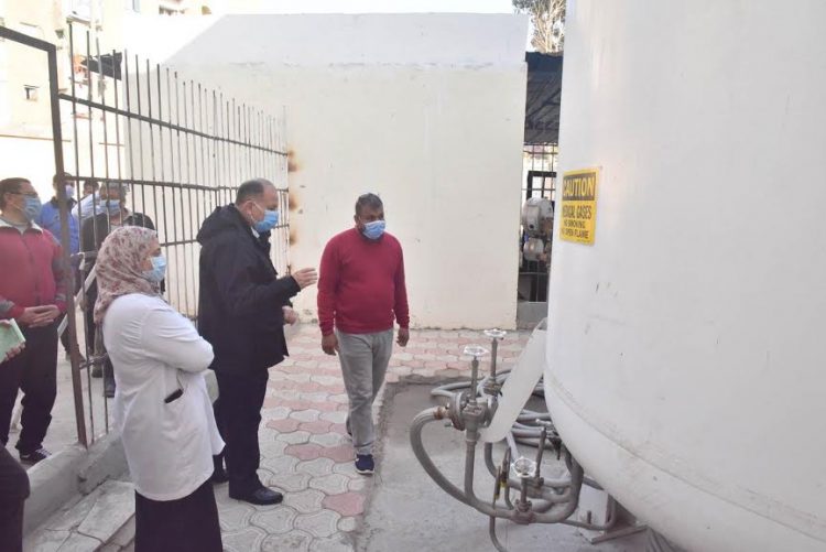 محافظ أسيوط يتفقد سير العمل بأقسام مستشفى الحميات ويطمئن على شبكات الاكسجين وتوافر الأدوية