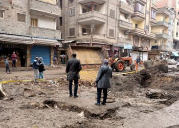 هبوط أرضي مفاجئ بشارع الترعة بحي ثان المحلة الكبرى والمحافظ يشكل لجنة لكشف الأسباب