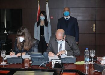 وزيرا النقل والتعاون الدولي يشهدان توقيع اتفاقية بين الهيئة العامة للموانئ البرية والجافة والبنك الأوروبي لإعادة الأعمار والتنمية لإنشاء الميناء الجاف والمركز اللوجيستي بالعاشر من رمضان 