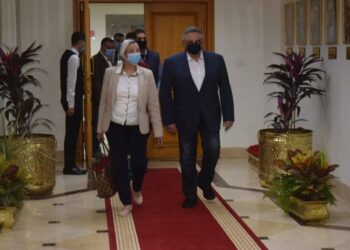 وزيرة البيئة تعقد اجتماعا موسعا ومحافظ البحر الاحمر لمتابعة خطة الإدارة البيئية بالمحافظة