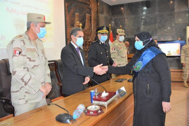 محافظ الغربية يكرم شهداء الجيش والشرطة احتفالاً بيوم الشهيد. 1 محافظ الغربية يكرم شهداء الجيش والشرطة احتفالاً بيوم الشهيد