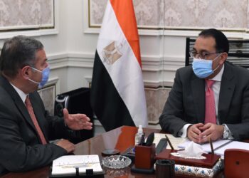 رئيس الوزراء يستعرض مع وزير قطاع الأعمال موقف الأراضى المشاركة فى المبادرة الرئاسية “سكن كل المصريين”