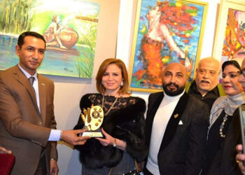 افتتاح معرض رؤى عربية الثامن بحضور الفنانة الهام شاهين