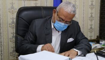 محافظ السويس: لا تراجع عن قرار منع توقف السيارات بالكورنيش