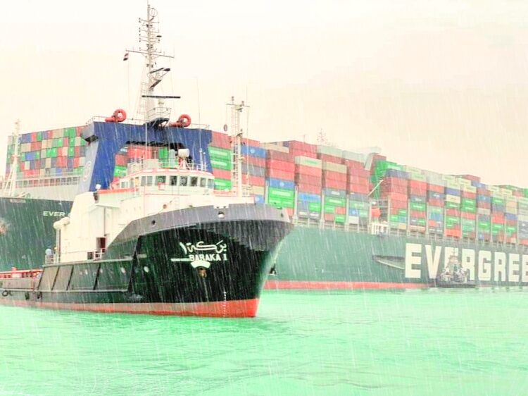 وحدات الإنقاذ بهيئة قناة السويس تواصل جهودها لإنقاذ وتعويم سفينة الحاويات البنمية العملاقة EVER GIVEN بواسطة ٨ قاطرات عملاقة 1 وحدات الإنقاذ بهيئة قناة السويس تواصل جهودها لإنقاذ وتعويم سفينة الحاويات البنمية العملاقة EVER GIVEN بواسطة ٨ قاطرات عملاقة