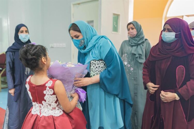 بمناسبة عيد الأم .. حَرَم سلطان عُمان تزور مركزاً للأطفال الأيتام 1 بمناسبة عيد الأم .. حَرَم سلطان عُمان تزور مركزاً للأطفال الأيتام