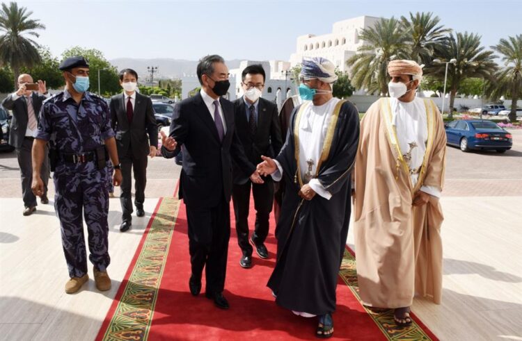 سلطنة عُمان والصين تعقدان جلسة مباحثات سياسية في مسقط ويؤكدان على ضرورة حل النزاعات بالطرق السلمية والحوار بين مختلف الأطراف 1 سلطنة عُمان والصين تعقدان جلسة مباحثات سياسية في مسقط ويؤكدان على ضرورة حل النزاعات بالطرق السلمية والحوار بين مختلف الأطراف