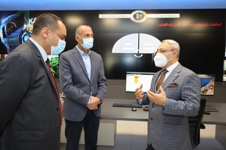 رئيس جامعة طنطا يوقع عقد بث القناة التليفزيونية لمدة 5 سنوات