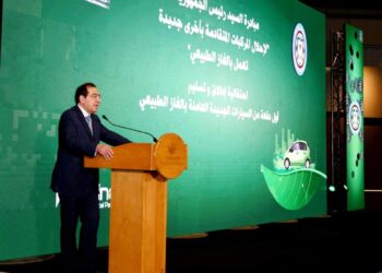 وزير البترول : خلال ٣ سنوات سيكون هناك قرابة مليون سيارة تعمل بالغاز