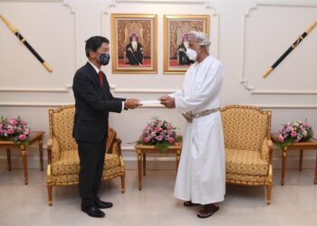 رسالة خطية من وزير الدفاع الياباني إلى سلطنة عُمان .. و”شهاب بن طارق”: لن نألو جهداً لتقديم التسهيلات للدول الشقيقة والصديقة