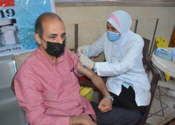 تطعيم ٨٠٠ من قضاة طنطا وأهالي قرى الجابرية والعبايدة والقيراطية بمركز المحلة الكبرى بلقاح كورونا المستجد ضمن مبادرة “اللقاح أمان”