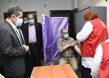 محافظ الغربية يشهد انطلاق فعاليات مبادرة “اللقاح أمان ” لتطعيم العاملين ضد كورونا.