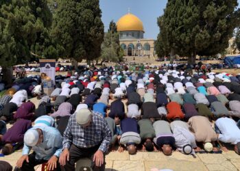 40 ألفا يؤدون الجمعة في المسجد الأقصى