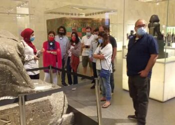بالصور .. وفود سياحية من دول العالم تزور المتحف القومي للحضارة المصرية
