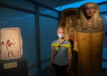 متحف مطار مبنى ركاب ٢ يستقبل  أول زائر له من المسافرين الترانزيت