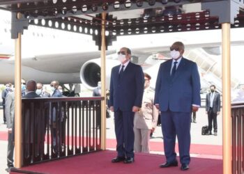 الرئيس الجيبوتي إسماعيل عمر جيلة يستقبل الرئيس عبد الفتاح السيسي استقبال رسميا ويستعرضا حرس الشرف