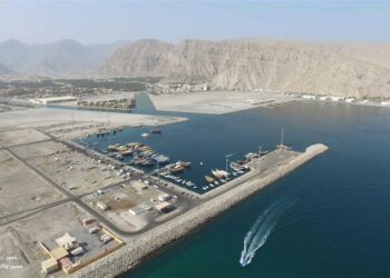 سلطنة عُمان تقدم تسهيلات ومزايا عديدة للإستثمار في مينائي خصب وشناص