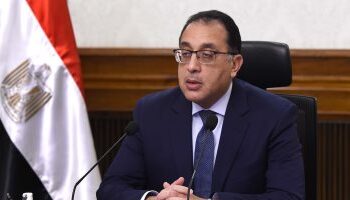 مجلس الوزراء يقرر العودة للعمل بالمواعيد الصيفية لفتح وغلق المقاهي والمولات والمحال وغرامة غلق