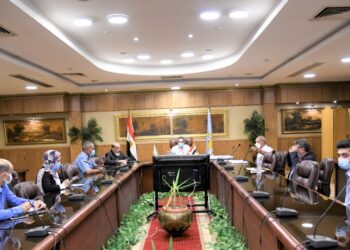 محافظ الغربية يناقش مشروع تطوير المساجد الأثرية بالمحلة الكبرى