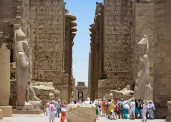 أجنبي يستغل أقصرية لعدم معرفتها بلغته ويتحرش بها لفظيا ثم ينشر فيديو