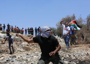 إصابة 18 مواطنا بالرصاص والعشرات بالاختناق خلال مواجهات في بيتا جنوب نابلس