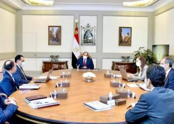 الرئيس السيسي يوجه بتعزير الإعتماد على الطاقة النظيفة وكذلك تعزيز الجهود لتوطين الصناعة لتقليل تكلفة الإستيراد من الخارج