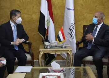 وزير النقل المصري يستقبل السفير الصيني بالقاهرة لبحث الموقف التنفيذي لعدد من المشروعات المشتركة الجاري تنفيذها والتعاون المستقبلي في مجالات النقل المختلفة